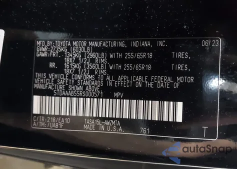 2024 Toyota Grand Highlander Xle z USA, uszkodzony, nr VIN 5TDAAAB55RS000571